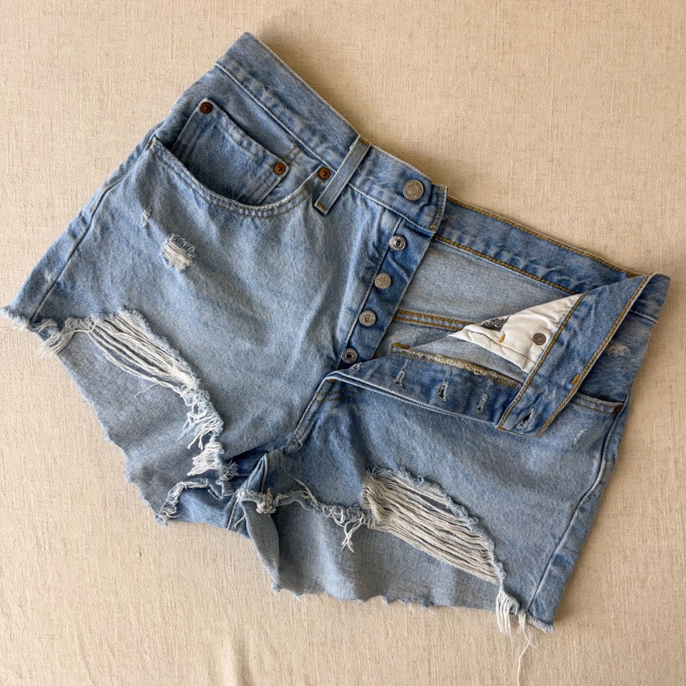 Levis 501 Original Distressed Denim Shorts Light‎ Wash W30